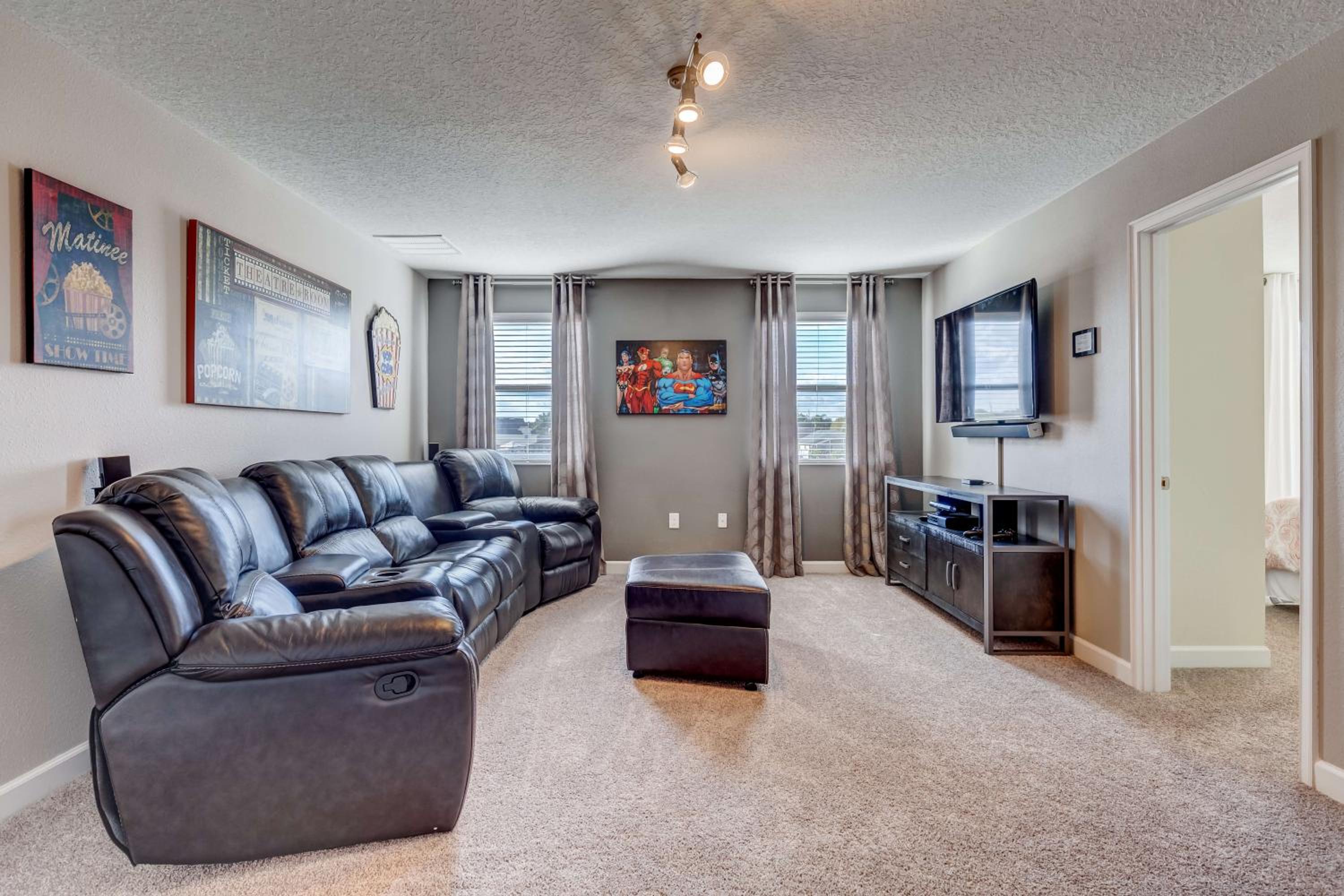 Resort Luxury Spacious Pool Home Game Room & Electronic Recliners