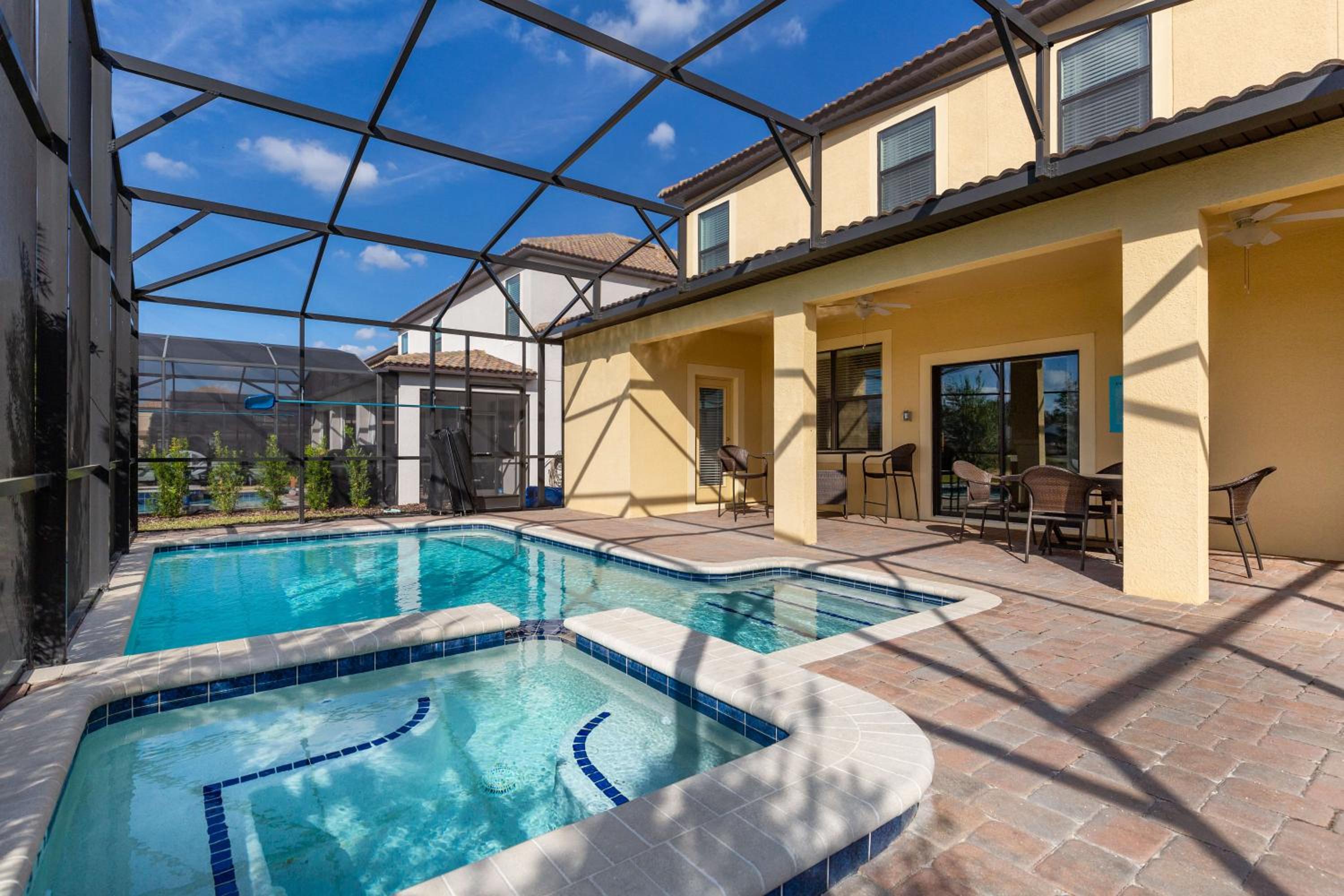 Resort Luxury Spacious Pool Home Game Room & Electronic Recliners