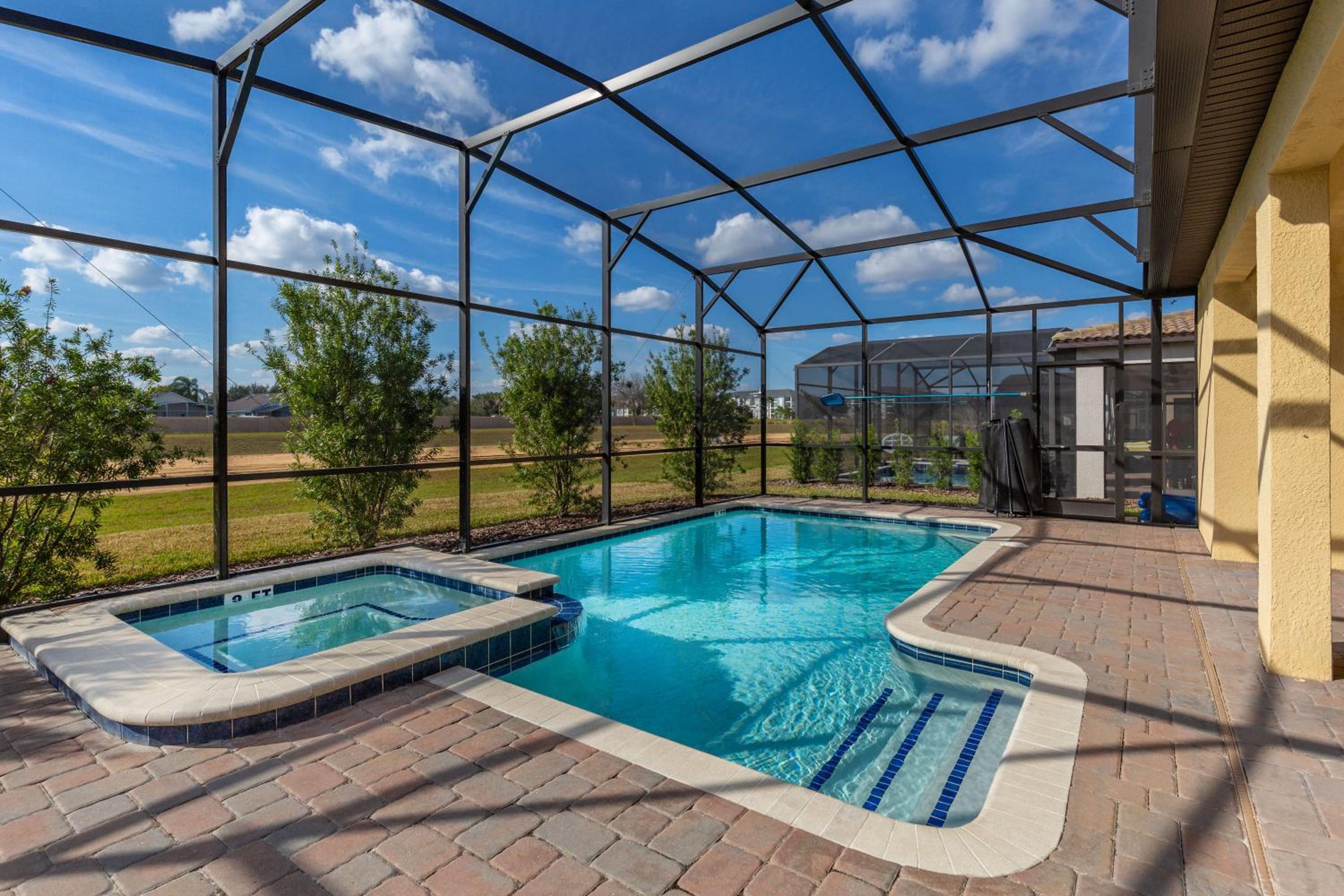 Resort Luxury Spacious Pool Home Game Room & Electronic Recliners