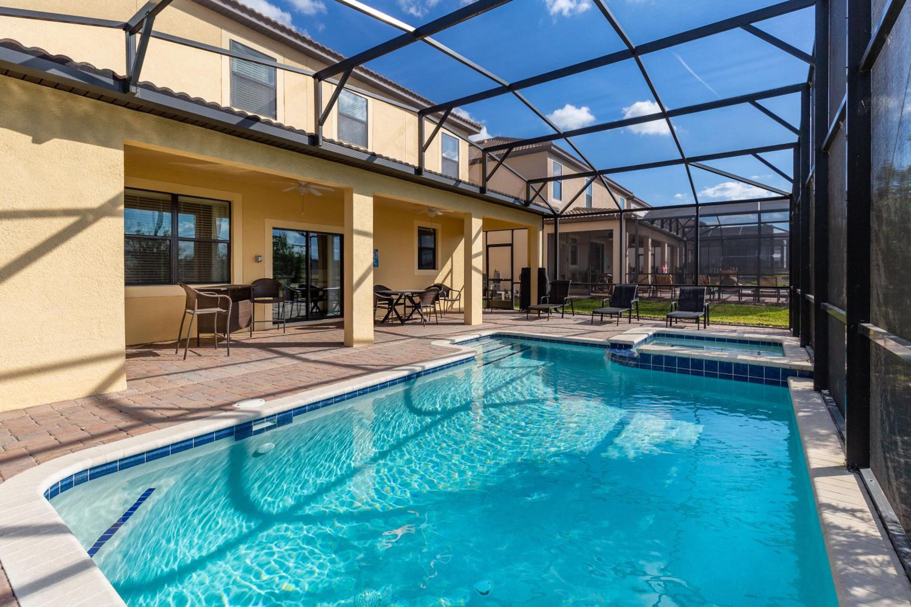 Resort Luxury Spacious Pool Home Game Room & Electronic Recliners