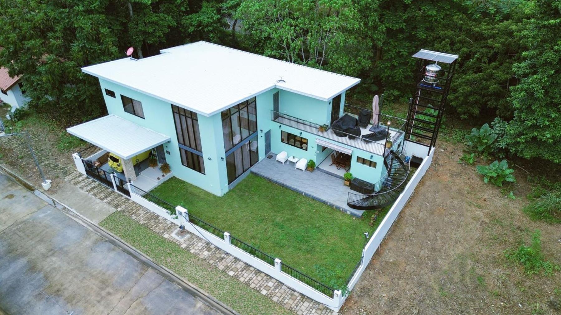 Adora's Place - Sleeps 16