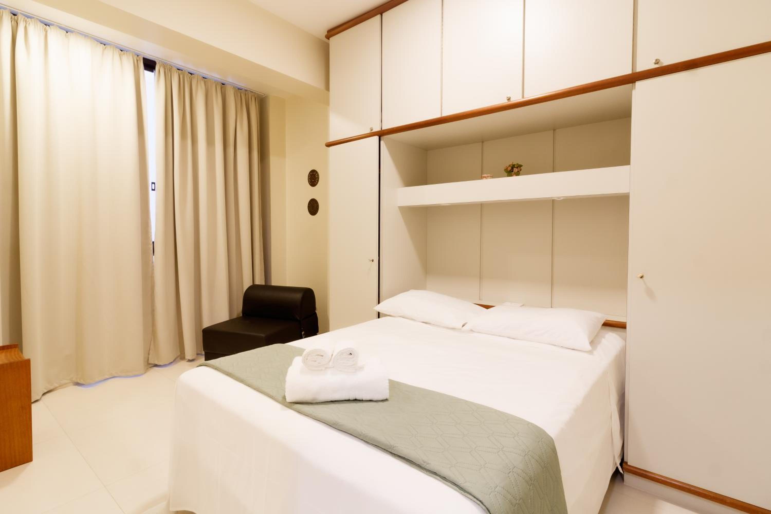 Apt beira mar na Av. Atlântica ZN8126