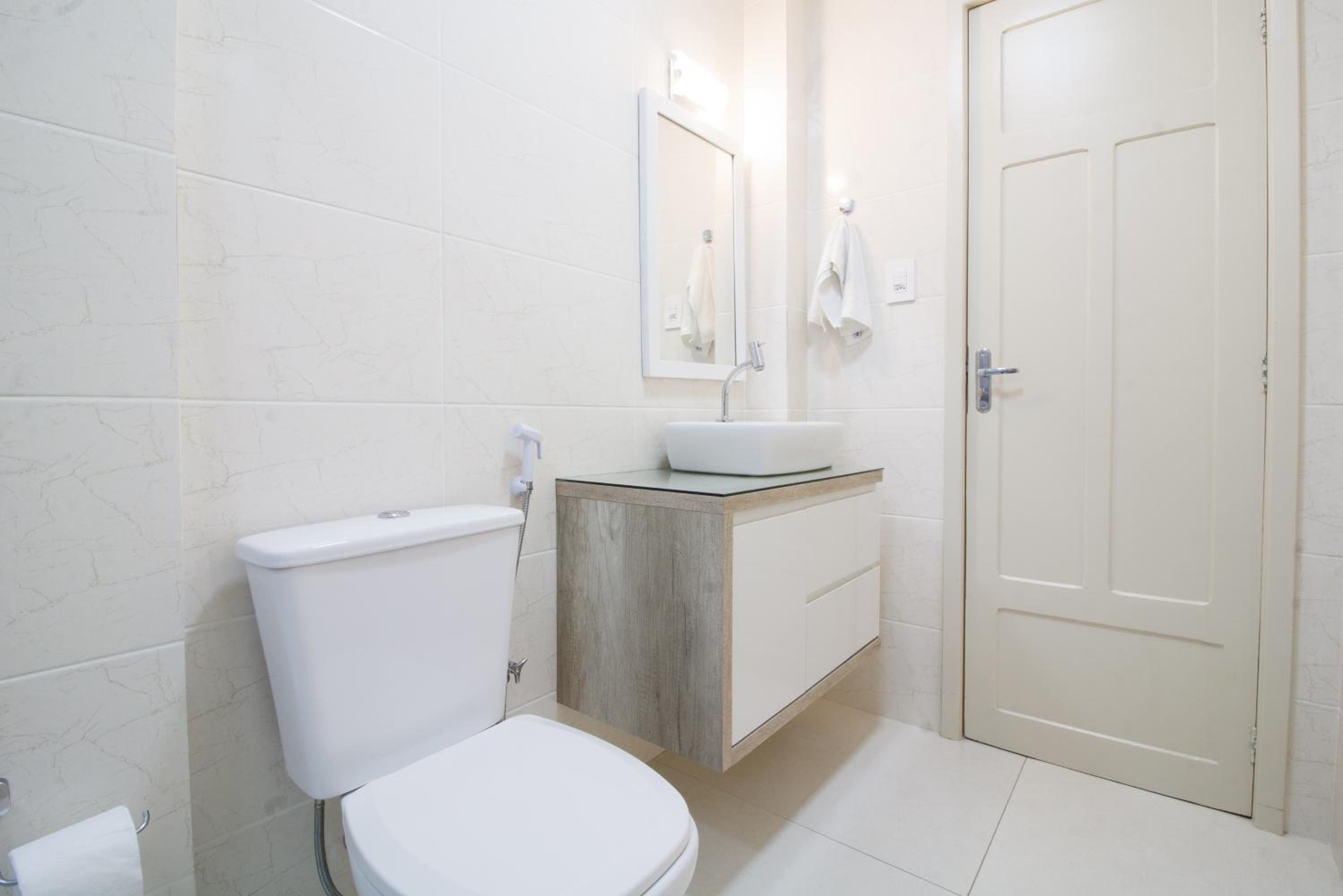 Apt beira mar na Av. Atlântica ZN8126
