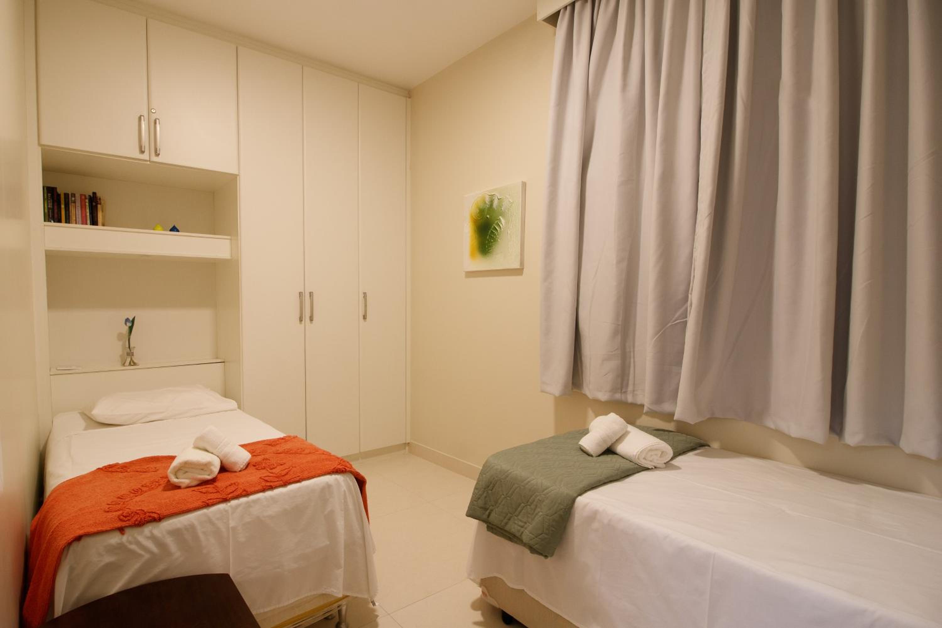 Apt beira mar na Av. Atlântica ZN8126