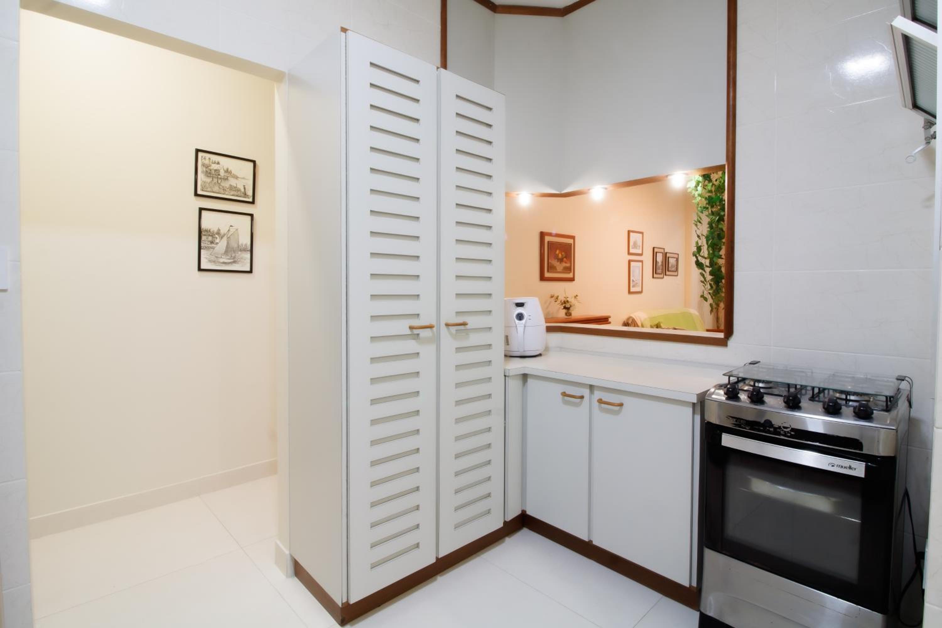 Apt beira mar na Av. Atlântica ZN8126