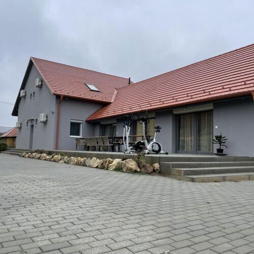 Hotel Ulics Vendeghaz Ii