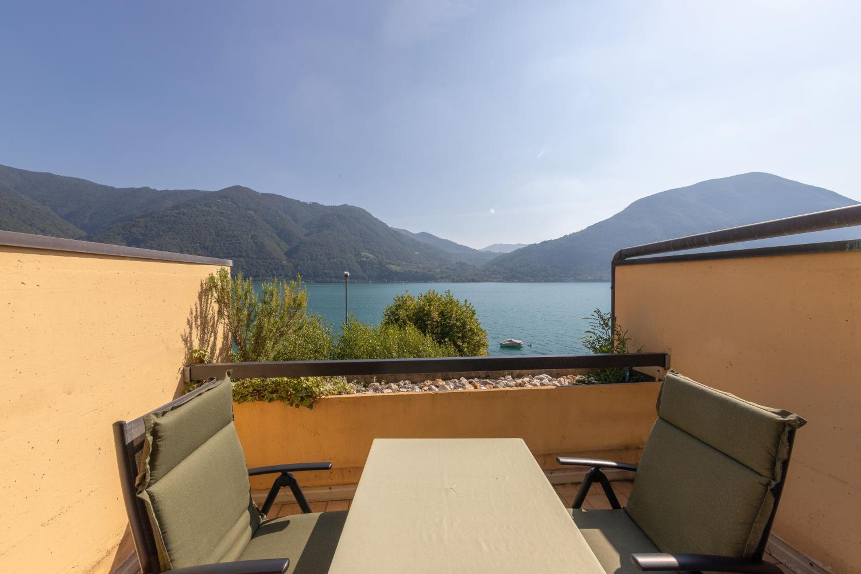 LakeStudio with Private Beach