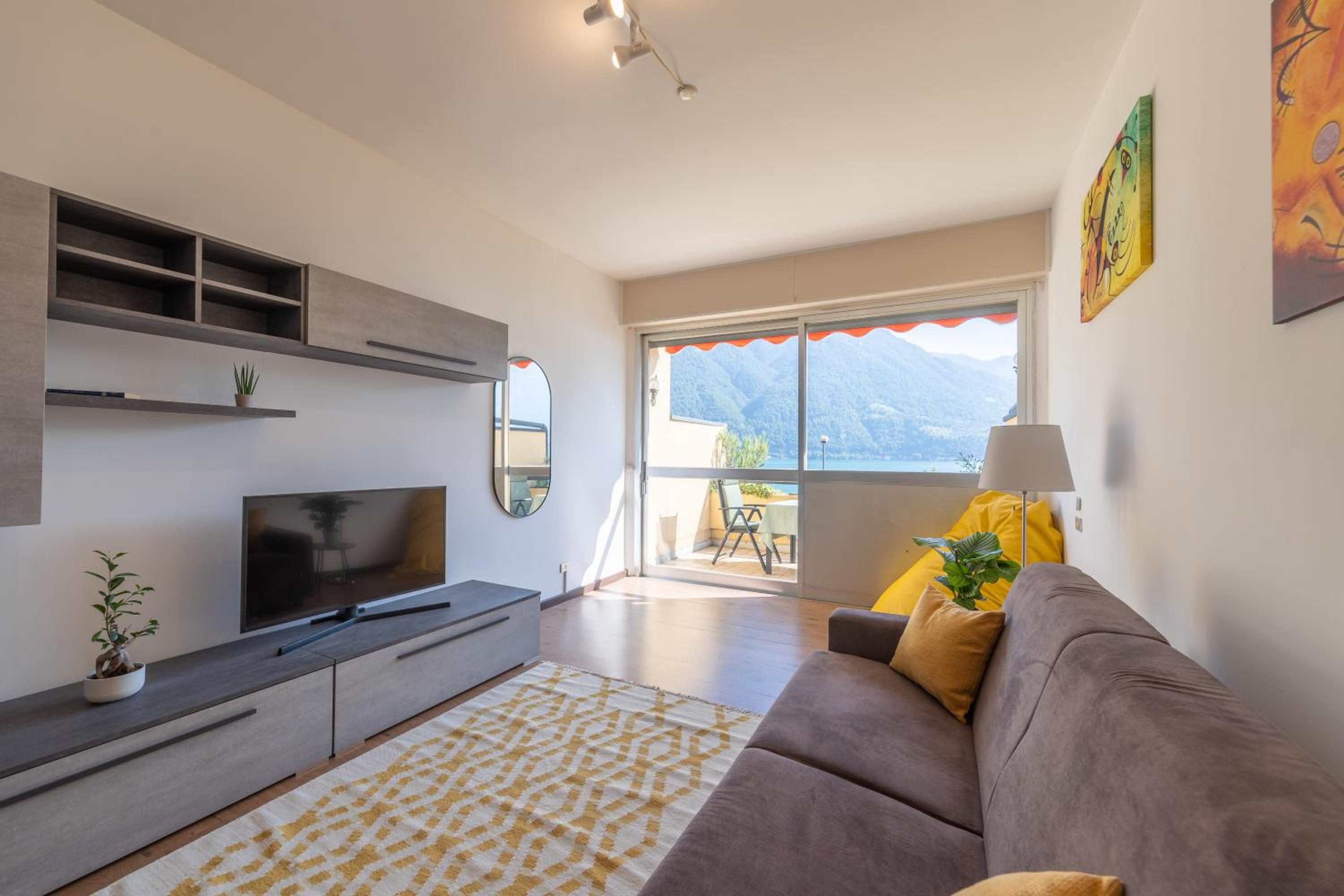 LakeStudio with Private Beach