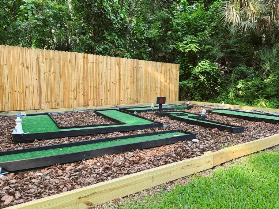 Woodland Reserve - Mini Golf, Home-Gym, and More! Only 10 Minutes from Downtown view 3