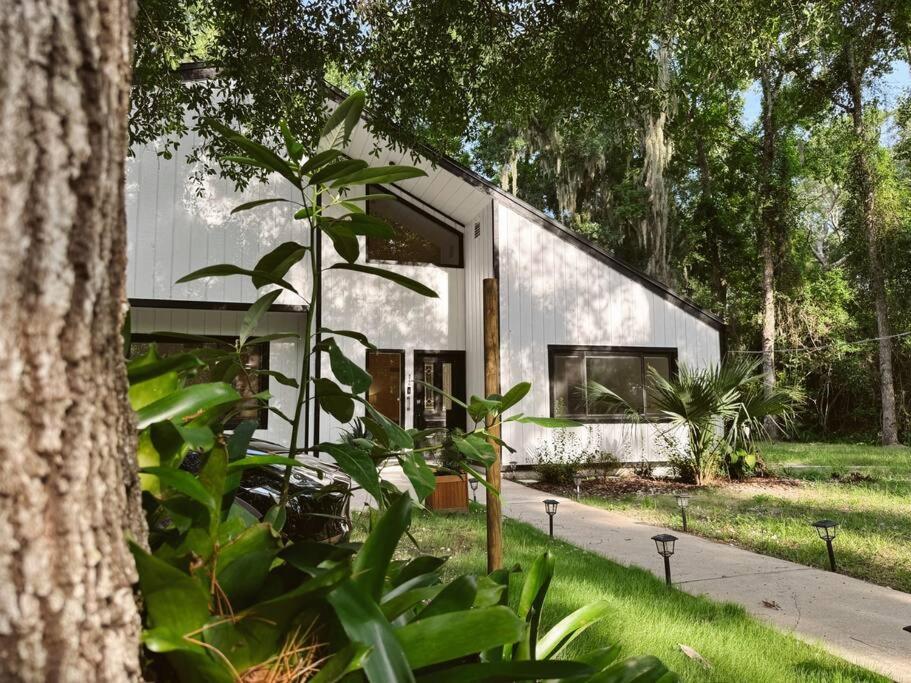 Woodland Reserve - Mini Golf, Home-Gym, and More! Only 10 Minutes from Downtown view 5