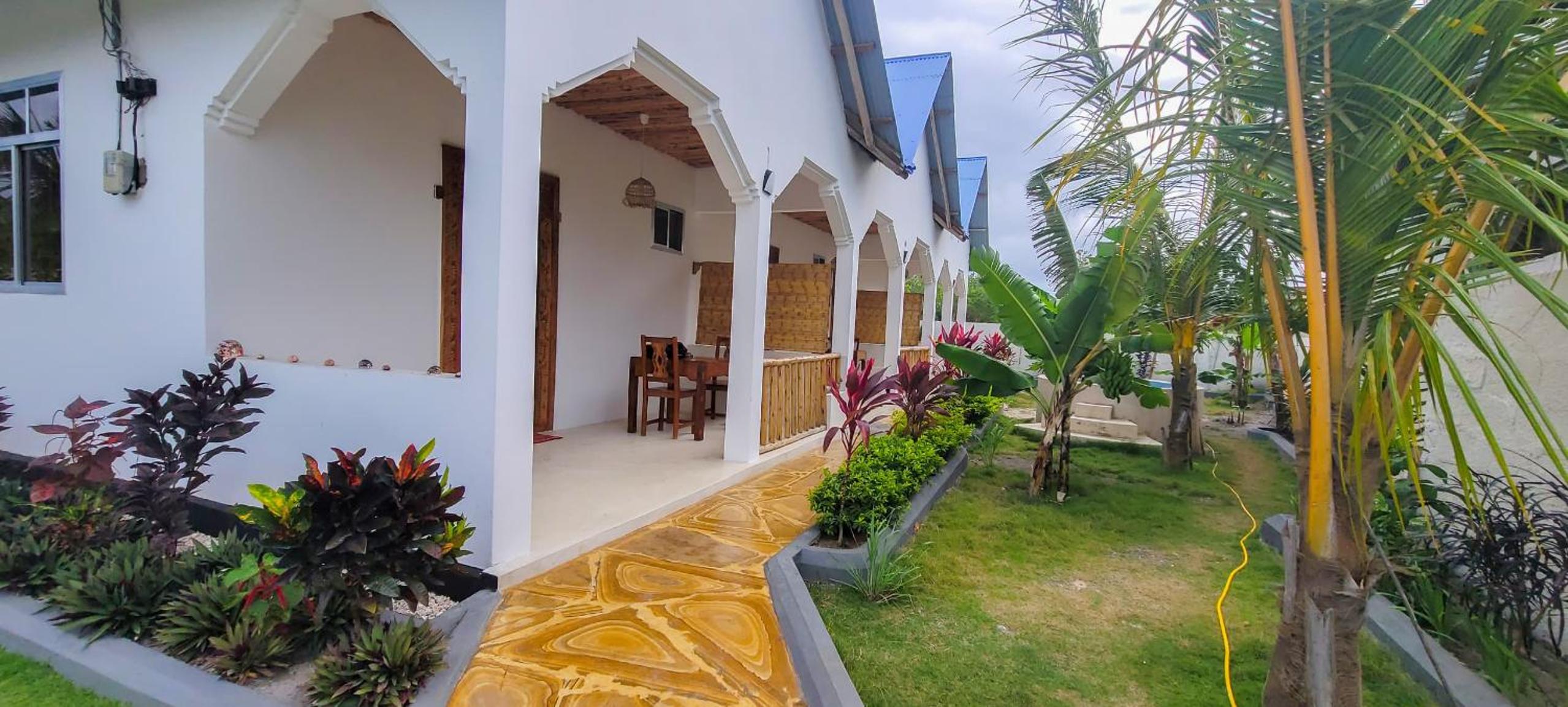 Zan White Apartments