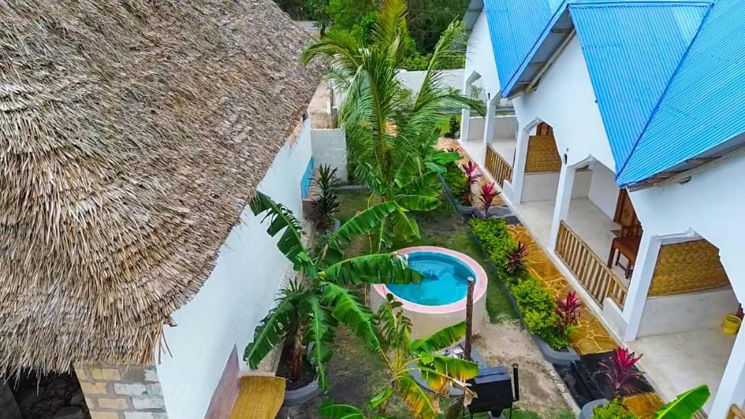 Zan White Apartments