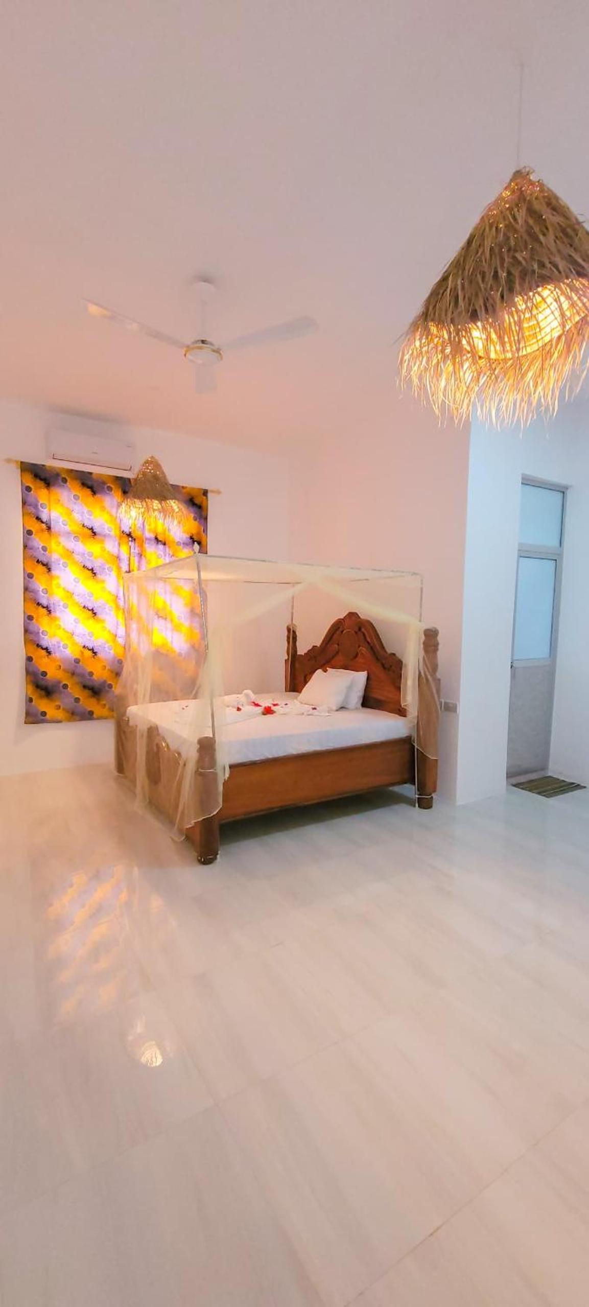 Zan White Apartments