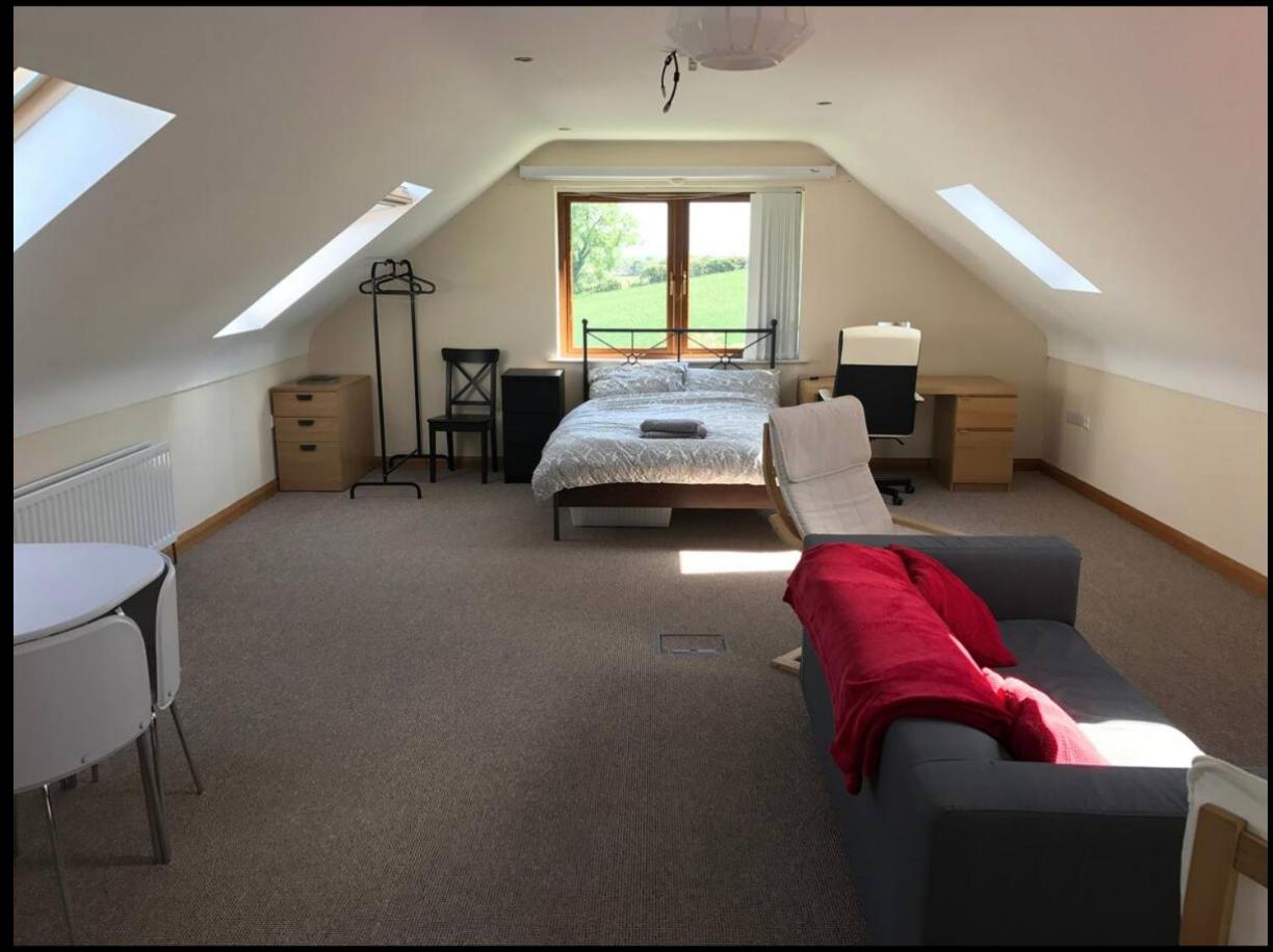 Detached loft, stunning city views