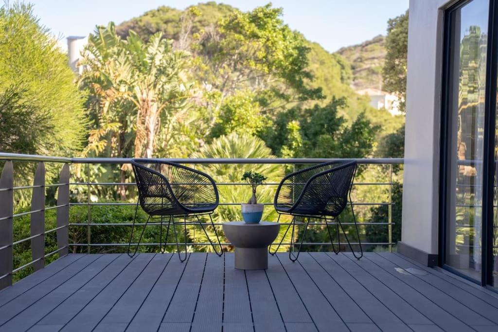 Villa Rhulani - Luxurious Four Bedroom Seaside Villa, Pool, Gym & Backup Power