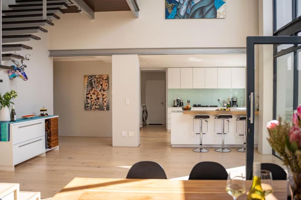 Villa Rhulani - Luxurious Four Bedroom Seaside Villa, Pool, Gym & Backup Power