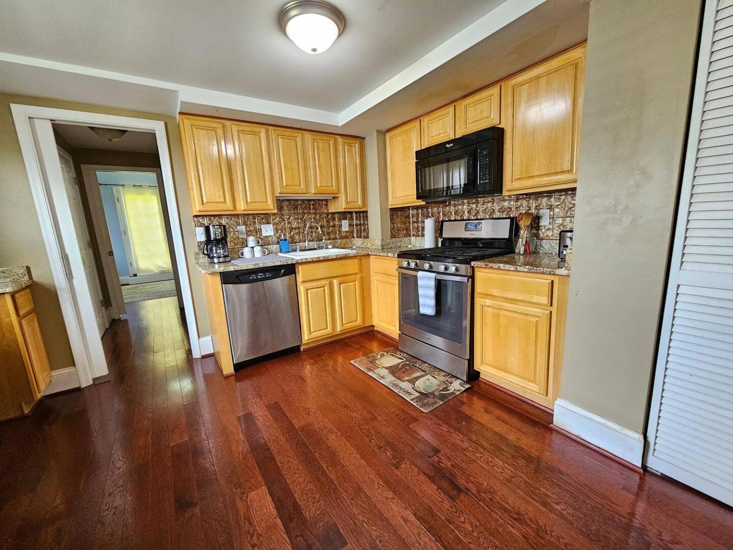 Two Story Queen Primary view 5