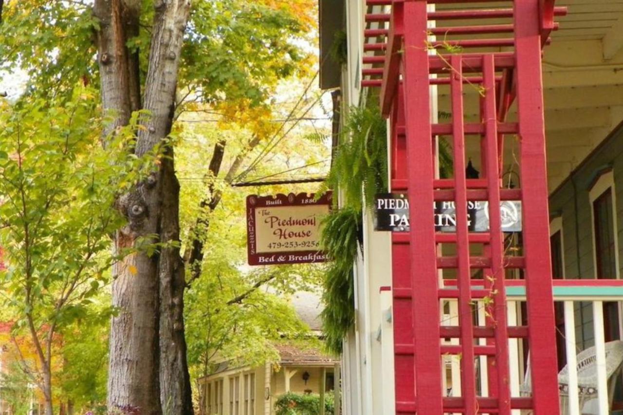 Downtown Four Poster Piedmont
