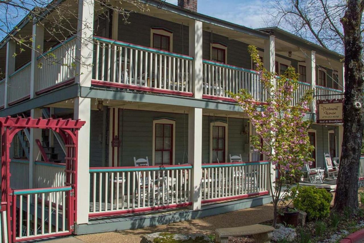 Downtown Four Poster Piedmont