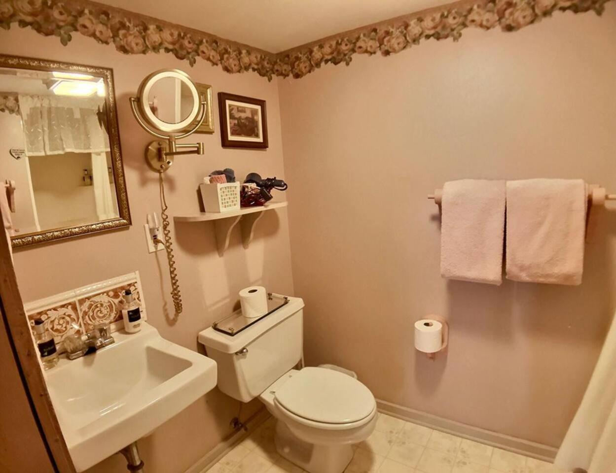 Downtown Four Poster Piedmont