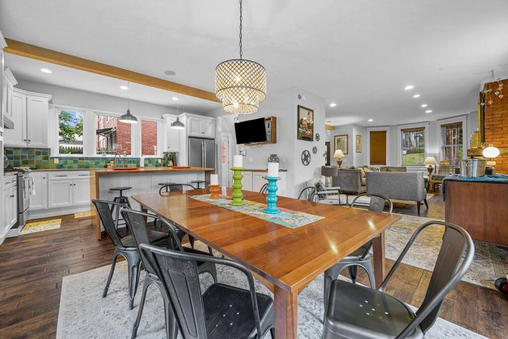 Fantastic Family Home in Central Mount Washington view 3