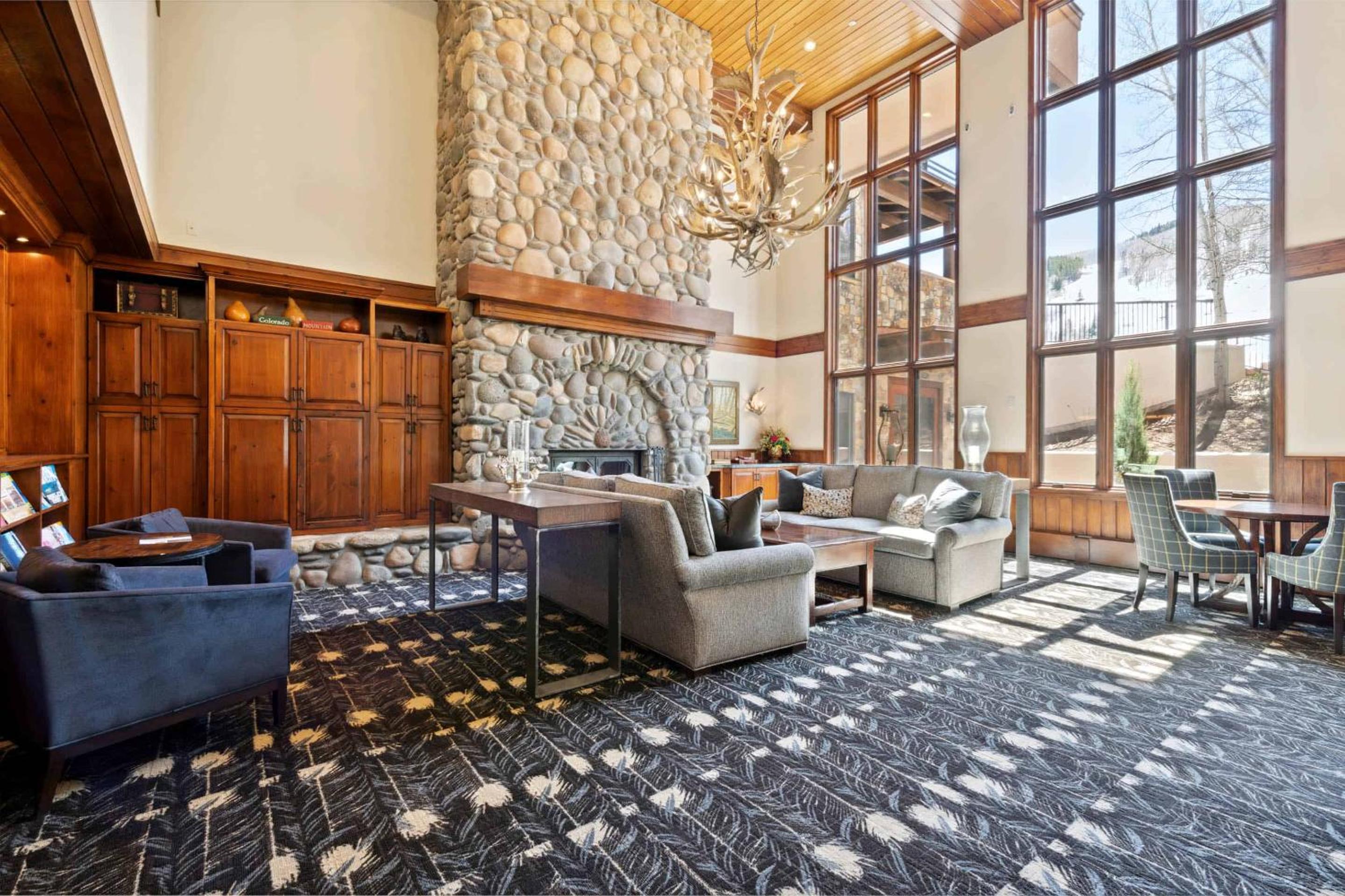 Highlands Lodge 403 Penthouse by East West Hospitality view 5
