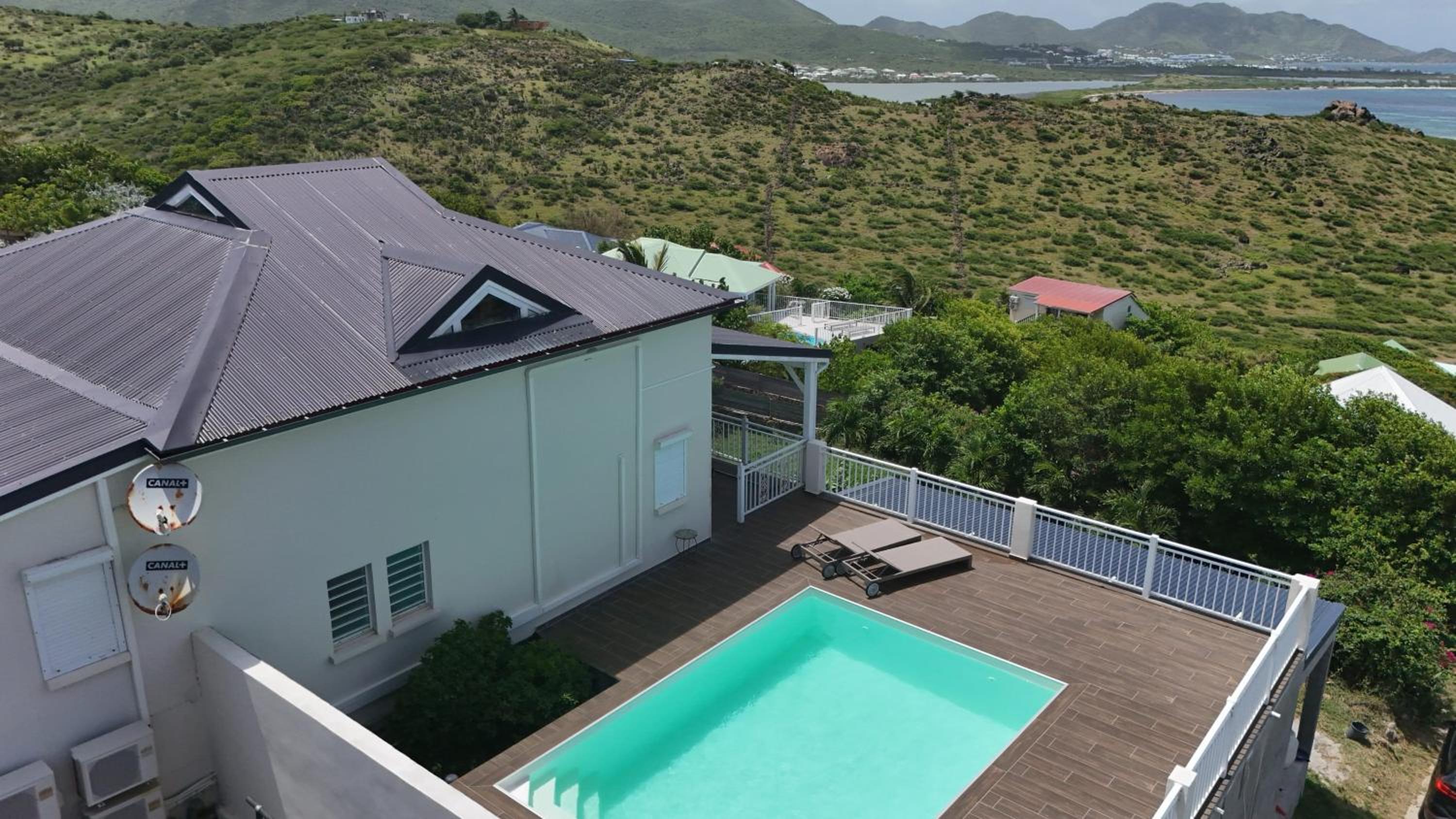 House with pool and beautiful garden in Saint Martin