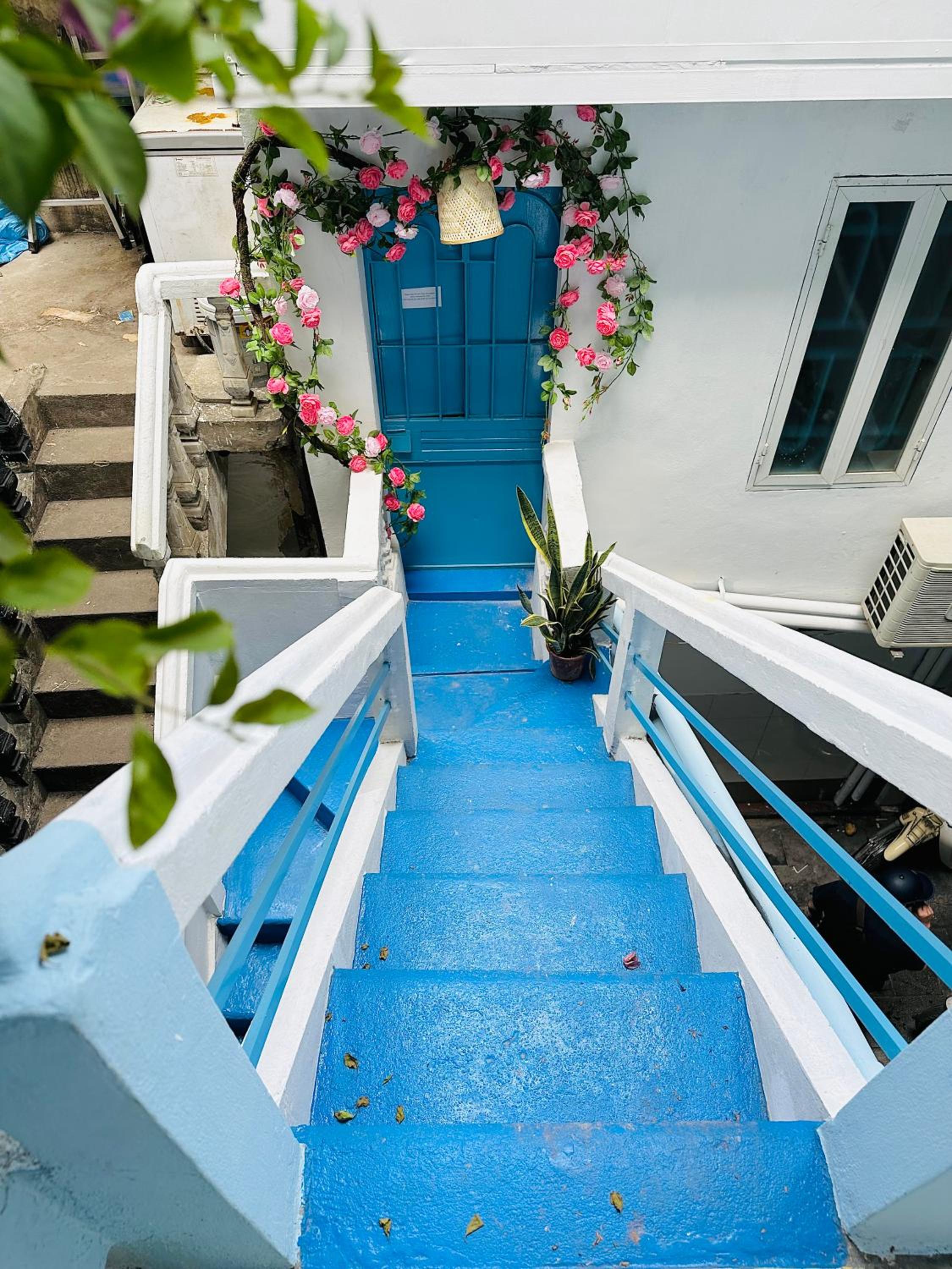 Heart of Hoan Kiem-RARE 4BR Private house unique design travel hub 13pax