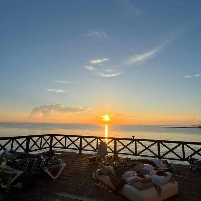 Beach House & Yacht Seaside Sunrise Haven