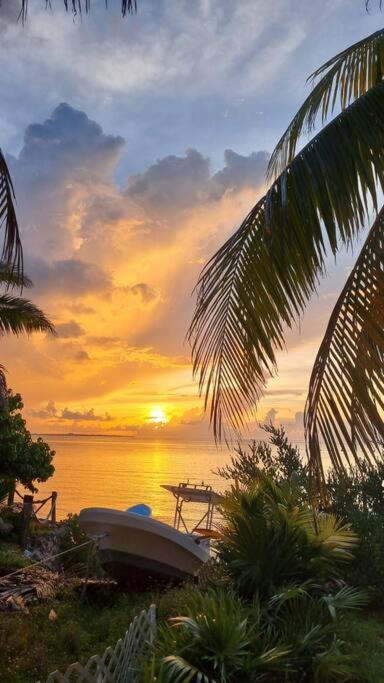 Beach House & Yacht Seaside Sunrise Haven