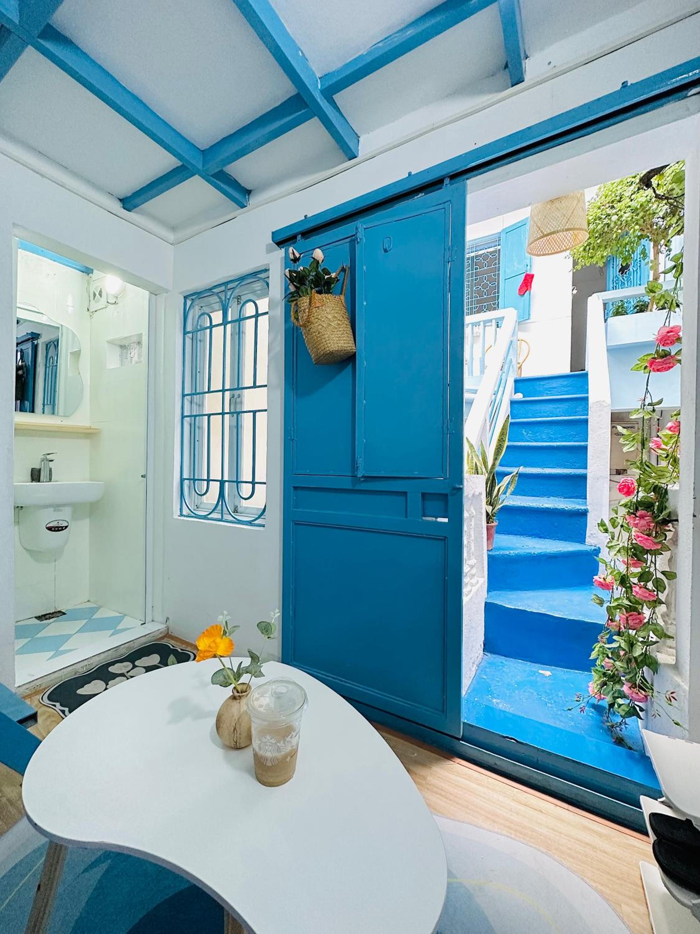 Heart of Hoan Kiem-RARE 4BR Private house unique design travel hub 13pax