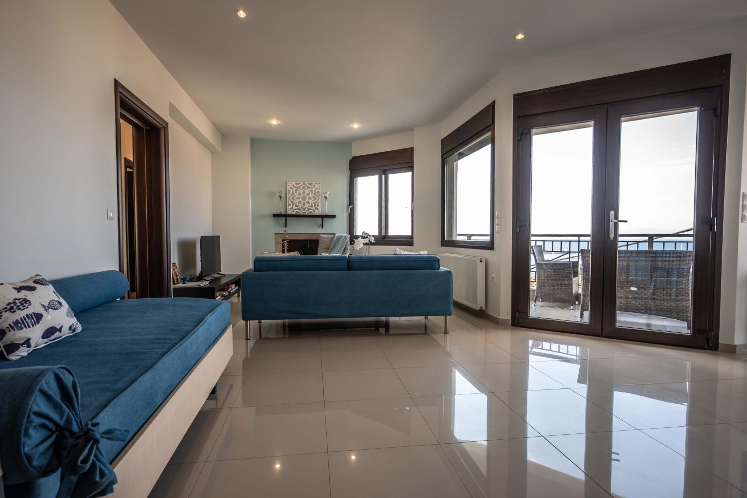 Magical Seaside Town Boutique Apts 1 photo 5