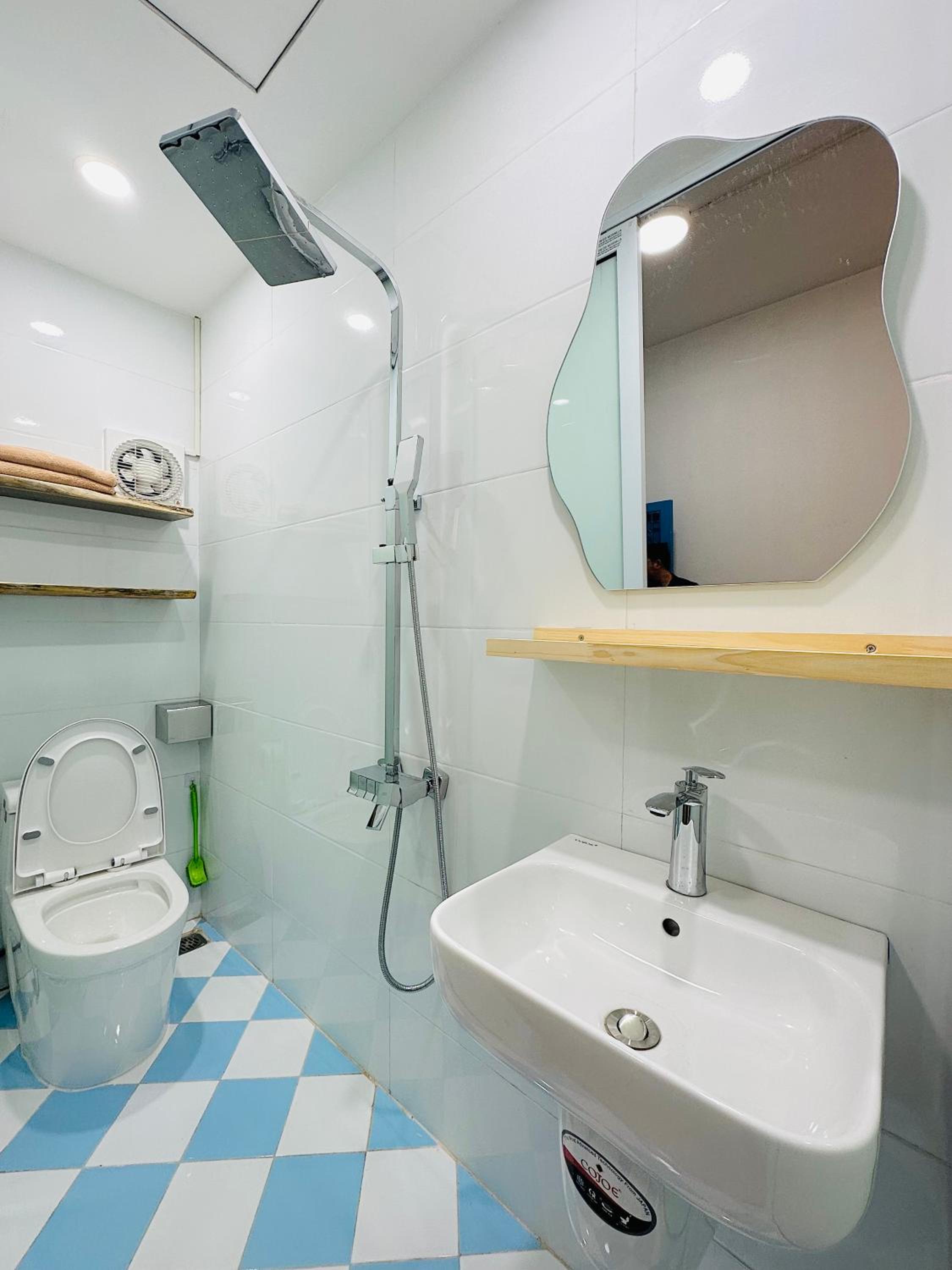 Heart of Hoan Kiem-RARE 4BR Private house unique design travel hub 13pax