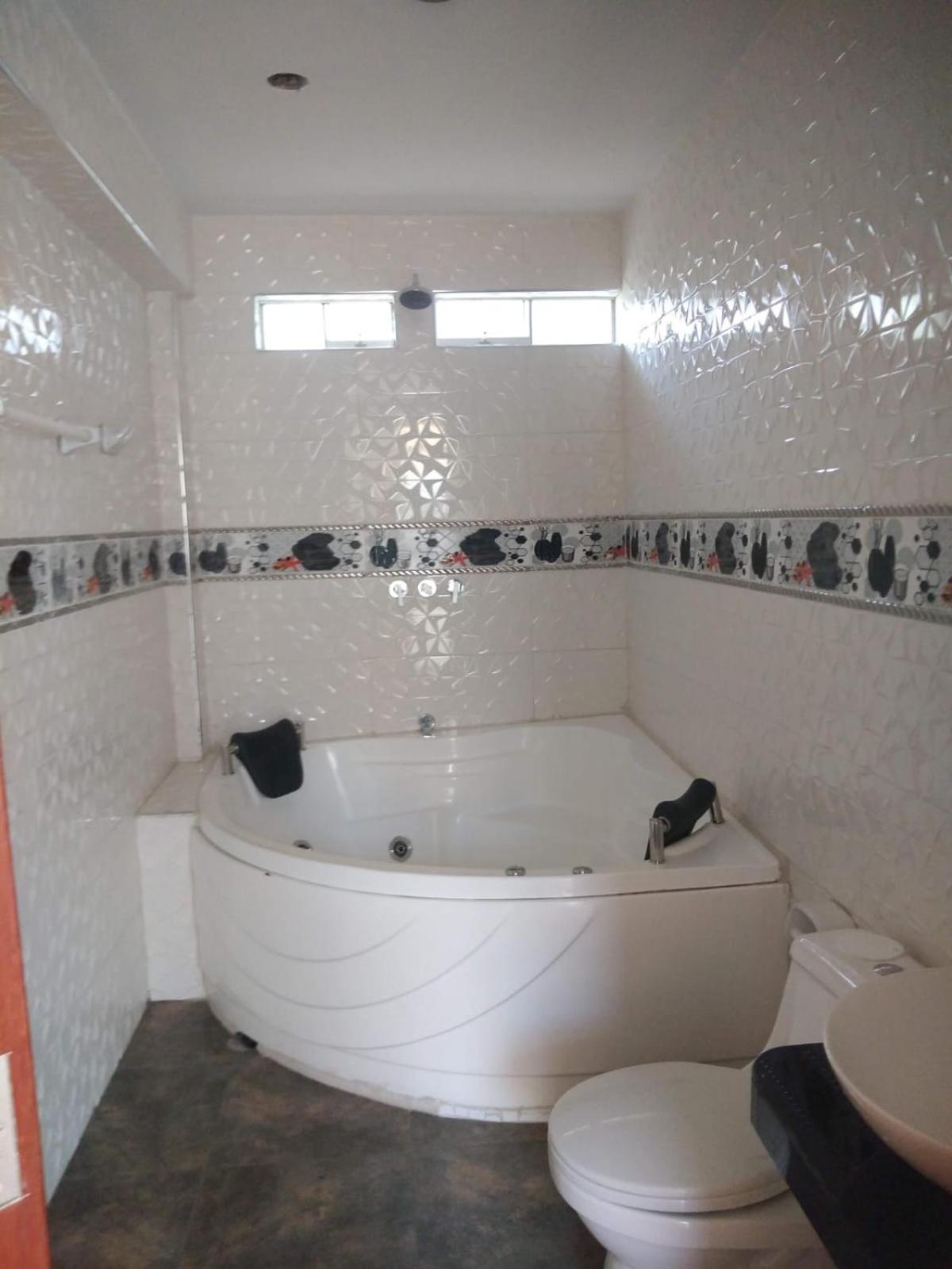 Hermoso apartamento de tres dormitorios con jacuzzi view 2