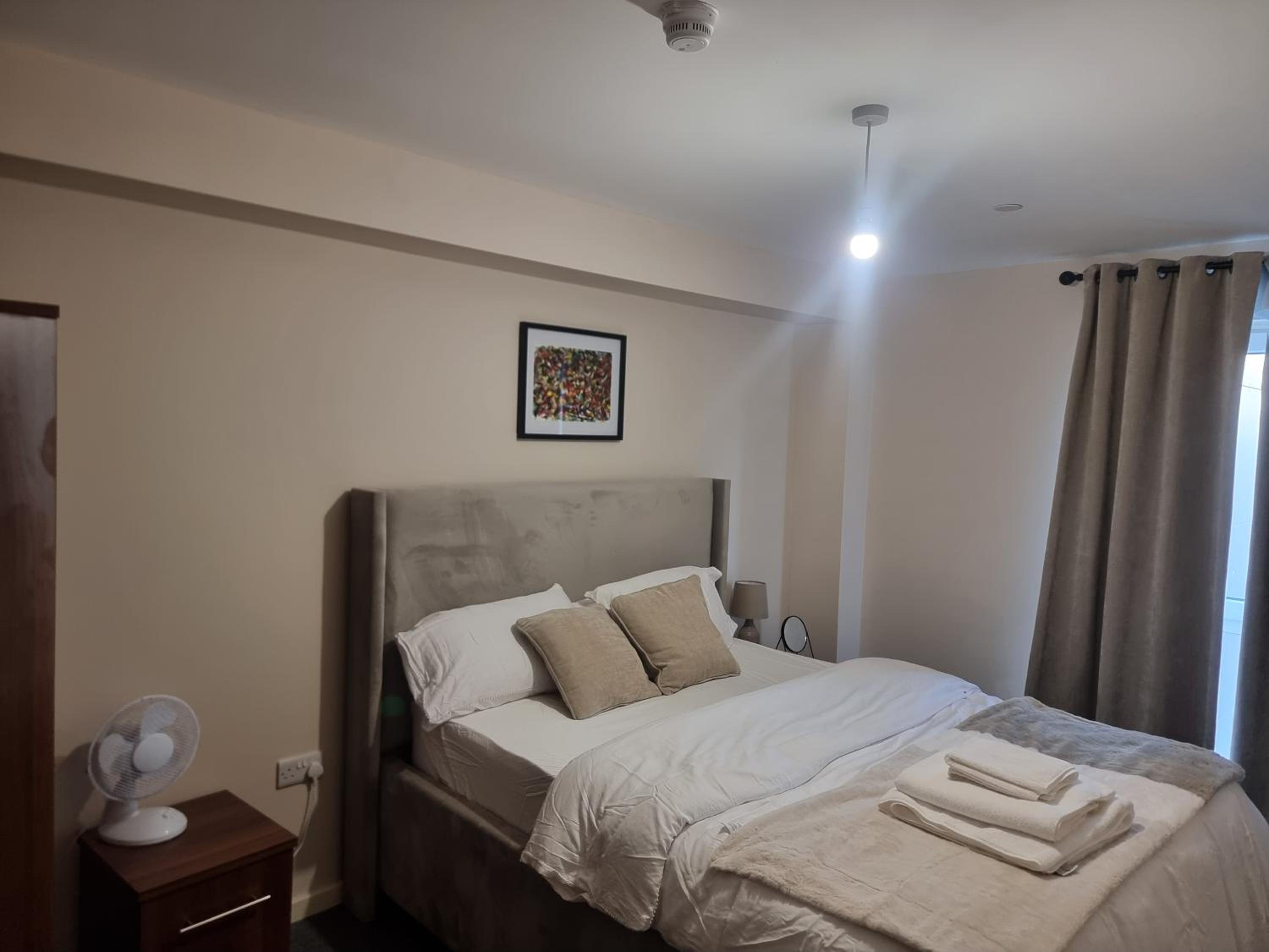 Entire 2 Bedroom and 2 Bathroom Apartment in Manchester City -Free underground Parking