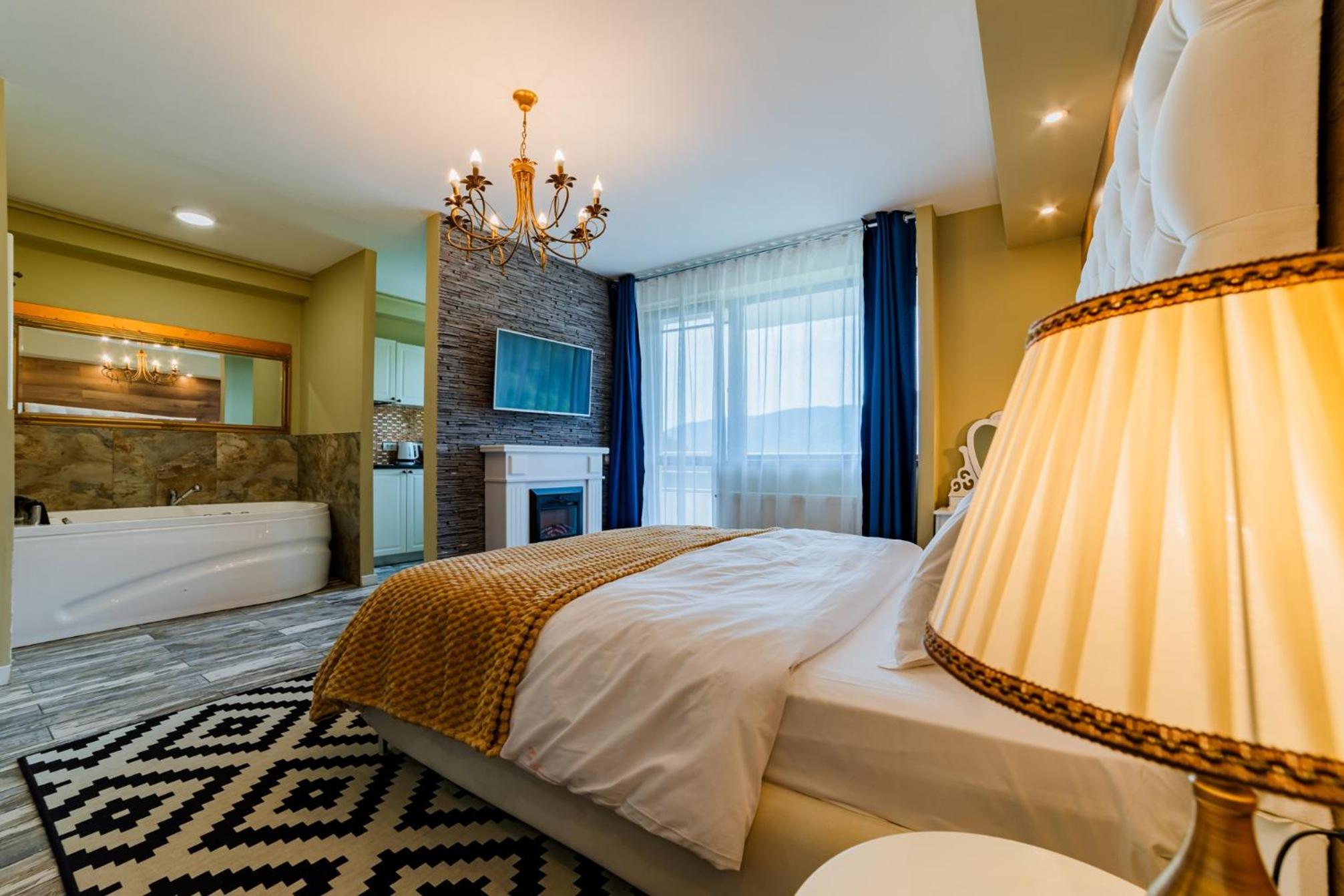 Romantic Jacuzzi Chic Apartment view 2