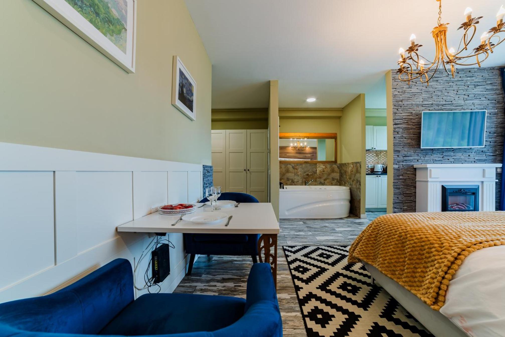 Romantic Jacuzzi Chic Apartment view 4