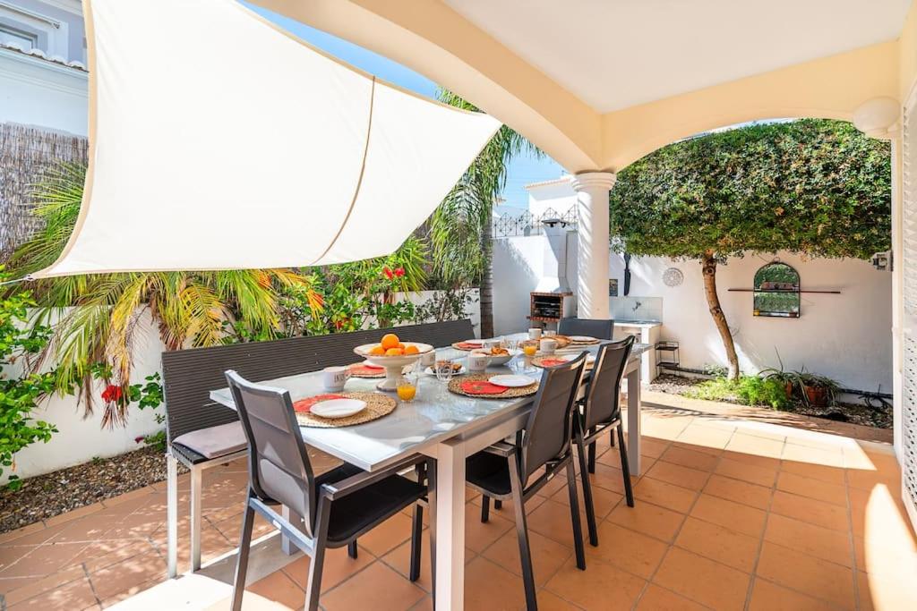 Captivating Villa 600M to Vau Beach view 4