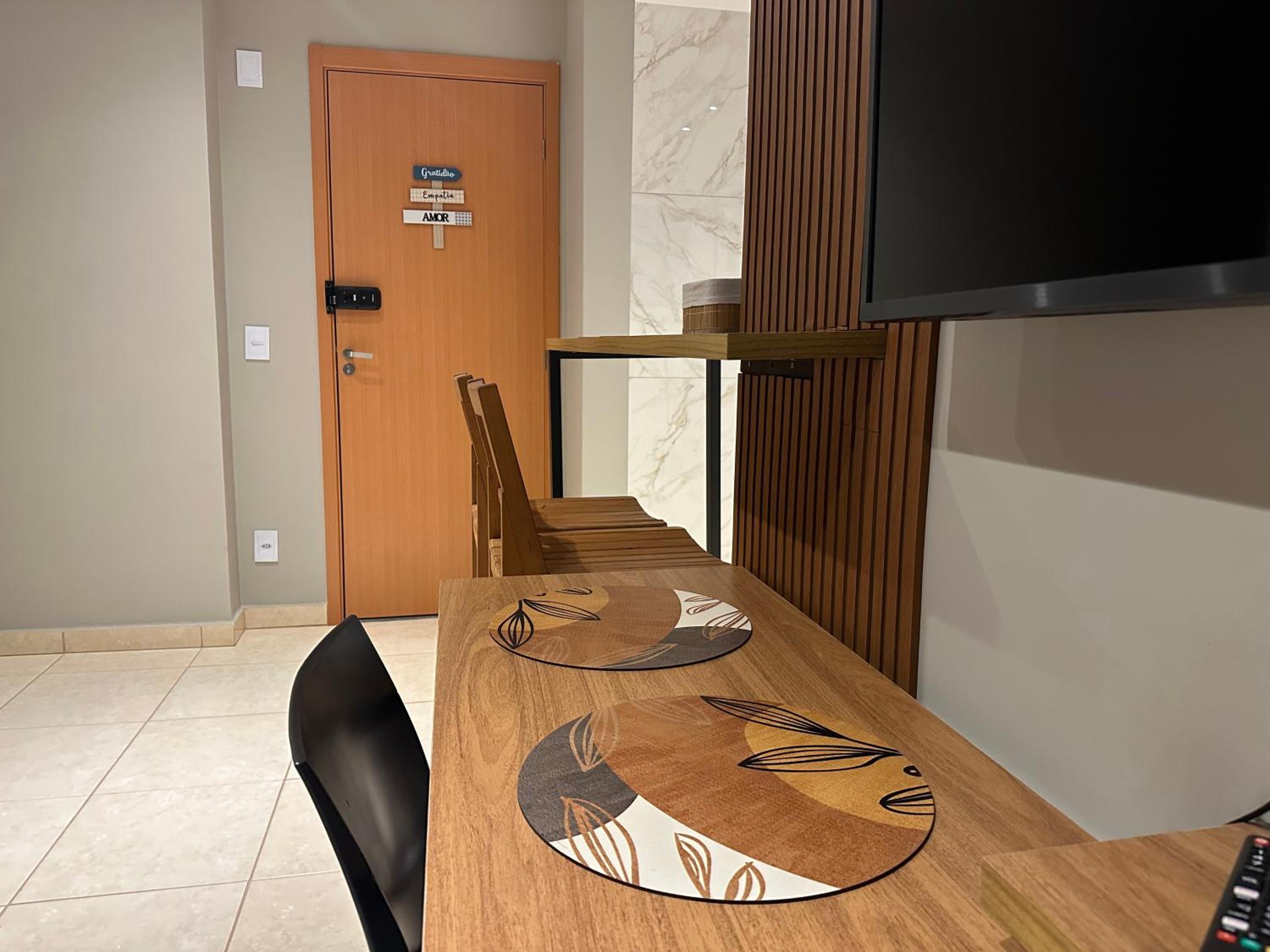 Flats Praia Uberlandia - Apt próximo ao Praia Clube - Area de lazer com Portaria 24 horas, piscina, academia, brinquedoteca, churrasqueira e áreas verdes p