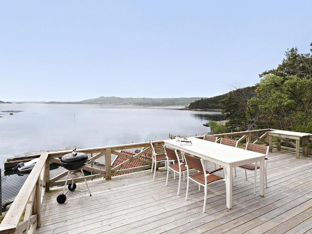 House by the sea - 3 bedrooms and possibility to rent a boat view 2
