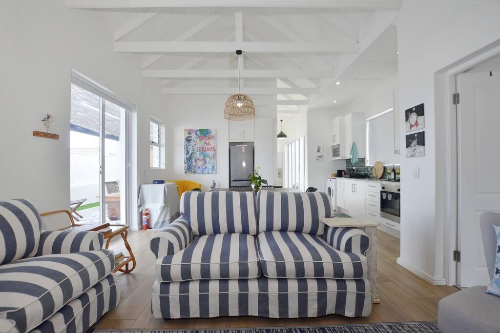 Cozy Holiday Cottage - XX Cottage Yzerfontein