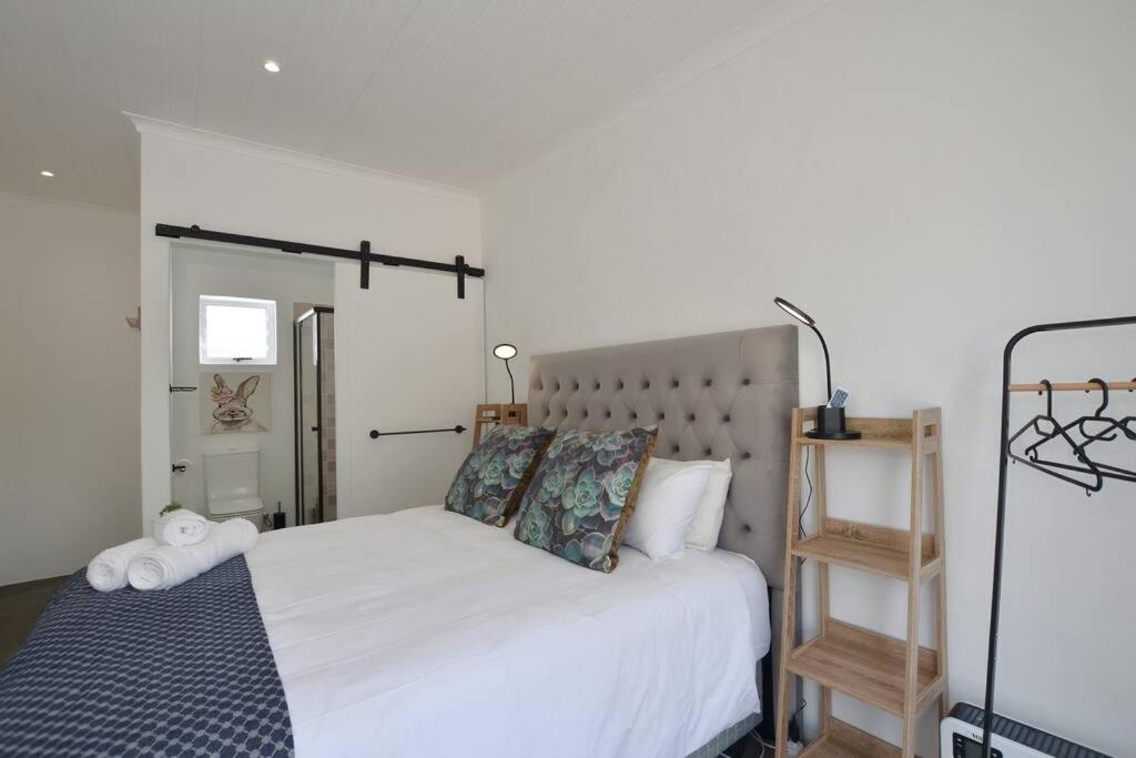 Cozy Holiday Cottage - XX Cottage Yzerfontein