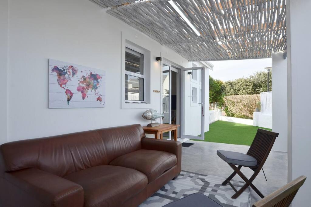 Cozy Holiday Cottage - XX Cottage Yzerfontein