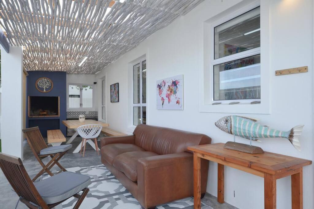 Cozy Holiday Cottage - XX Cottage Yzerfontein