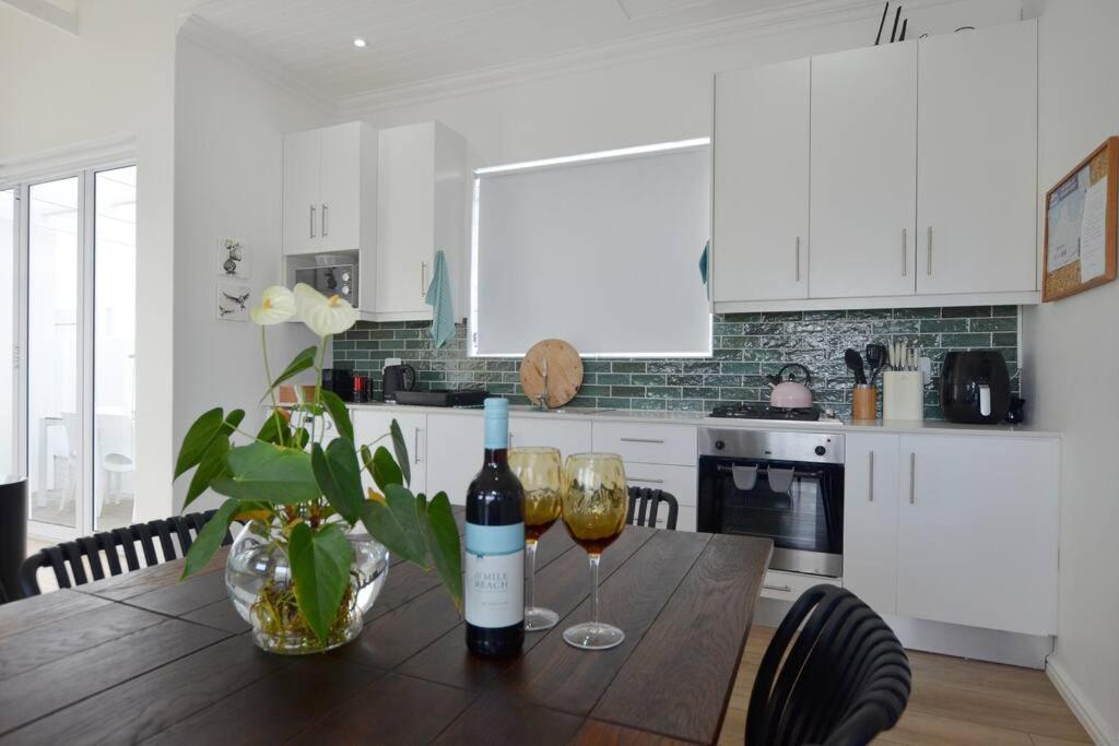 Cozy Holiday Cottage - XX Cottage Yzerfontein