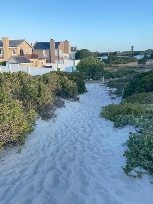 Cozy Holiday Cottage - XX Cottage Yzerfontein