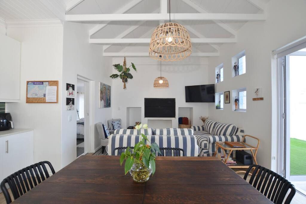Cozy Holiday Cottage - XX Cottage Yzerfontein