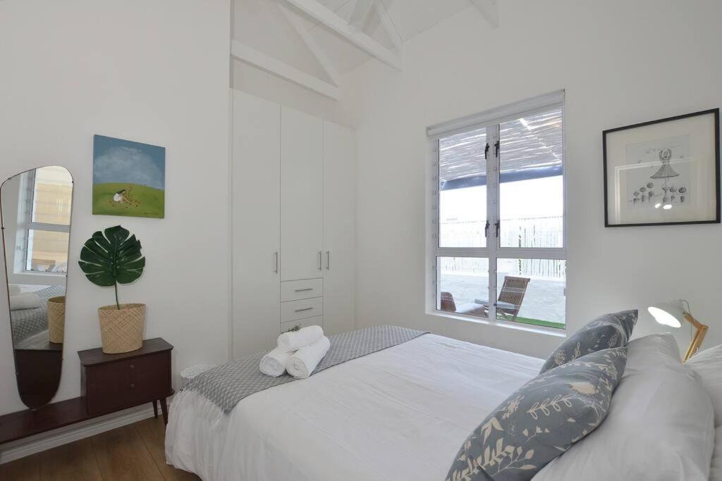 Cozy Holiday Cottage - XX Cottage Yzerfontein