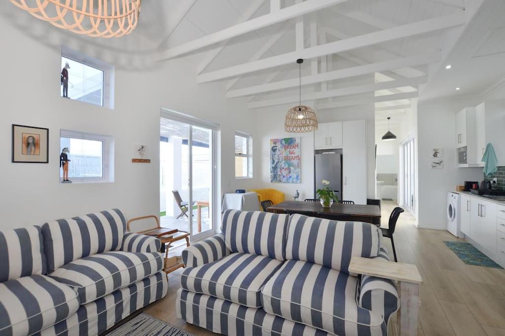 Cozy Holiday Cottage - XX Cottage Yzerfontein