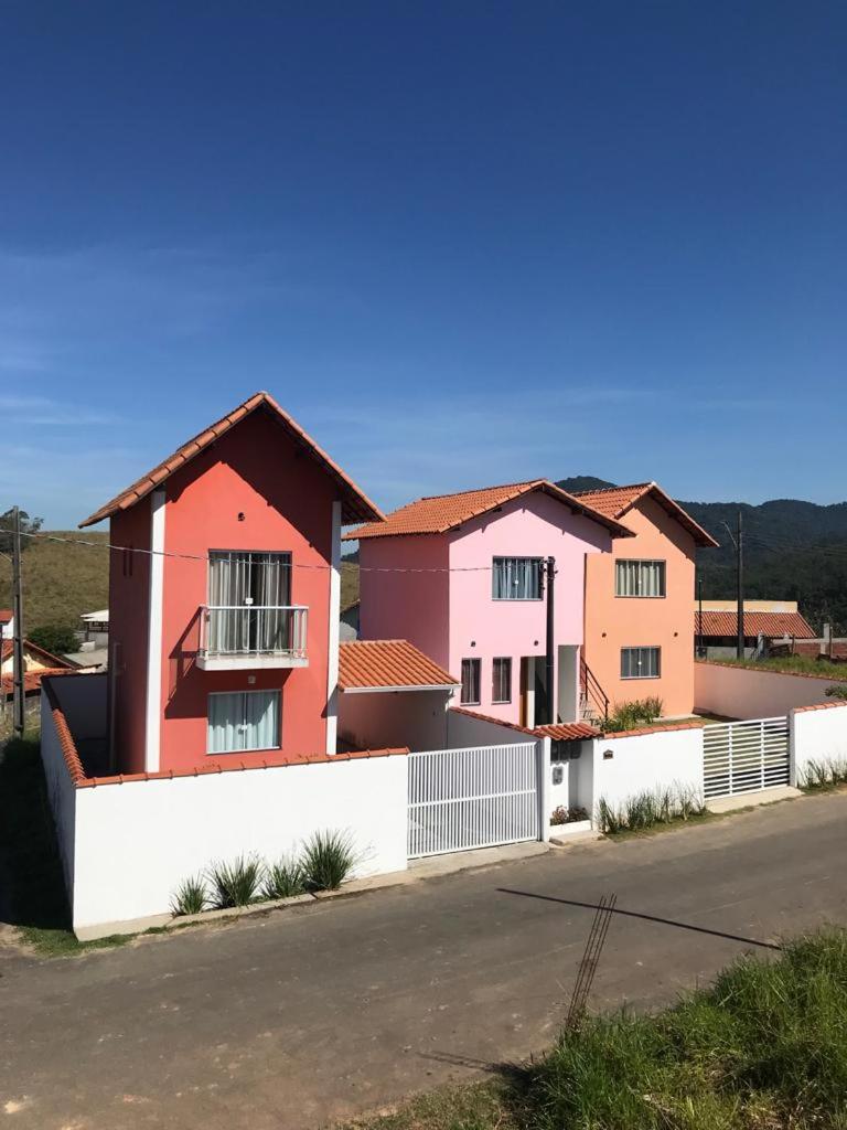 chalé vista para montanha